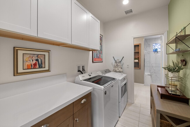 Building Photo - 78863 Amare Way