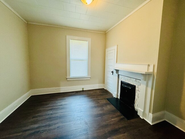 Building Photo - Move-in Ready!