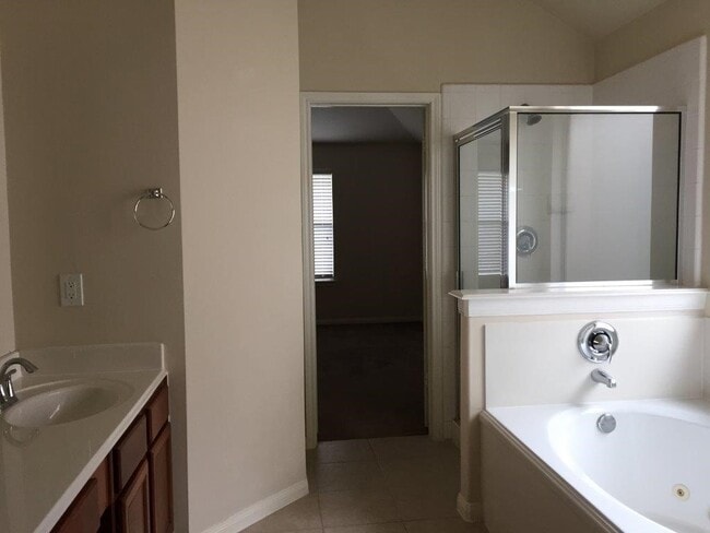 Building Photo - 25106 Diamond Ranch Dr