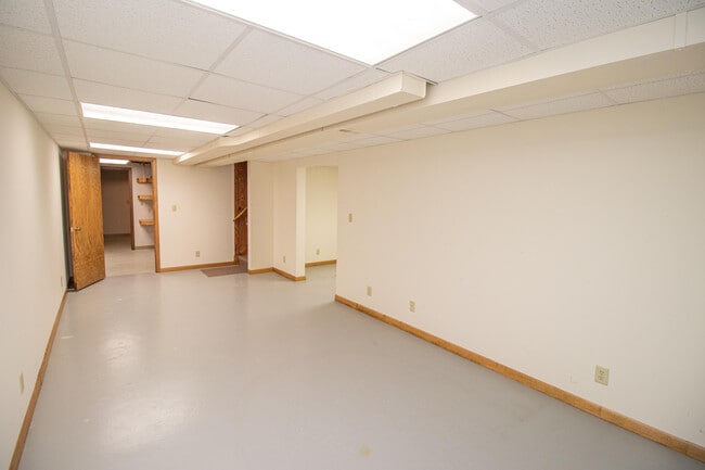 Building Photo - 1055 S Imperial Dr