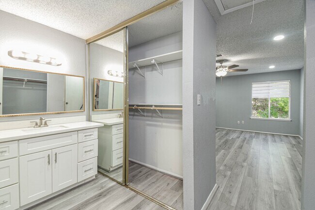 Building Photo - 12663 Wellington Park Dr