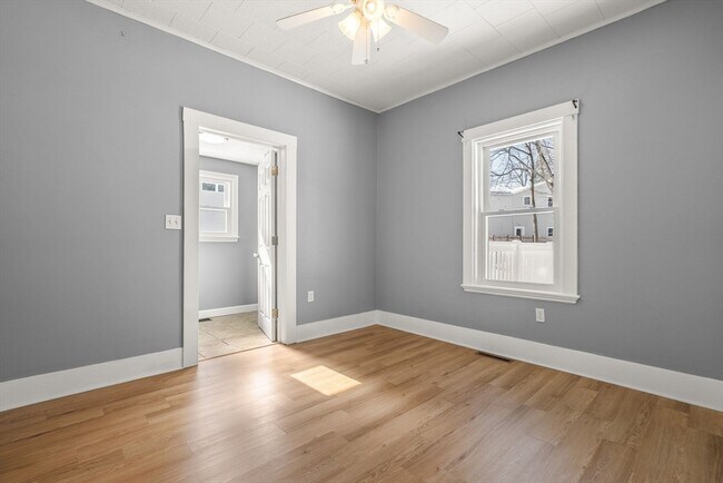 Building Photo - 1104 Pleasant St