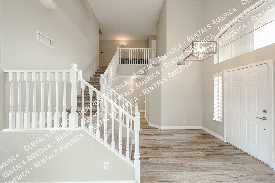 Building Photo - 2305 E Cherry Hills Pl