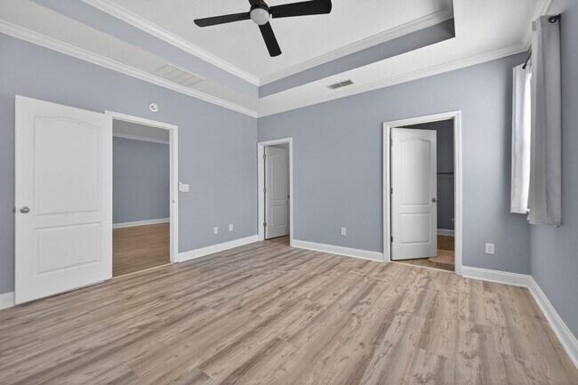 Building Photo - Resort-Style Living!