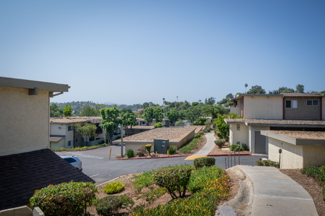 Building Photo - 800 E Bobier Dr