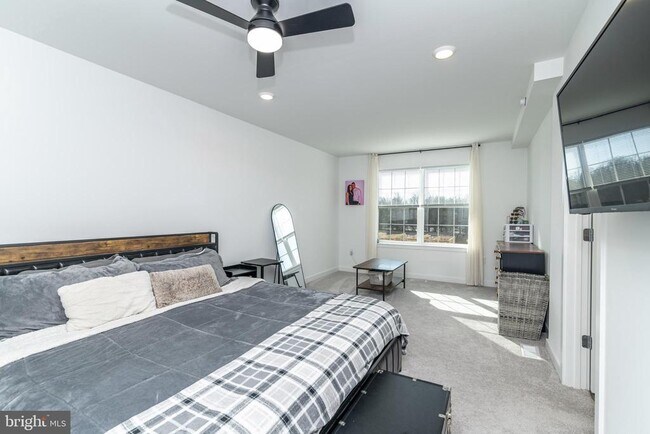 Building Photo - 41 Barnes Wy