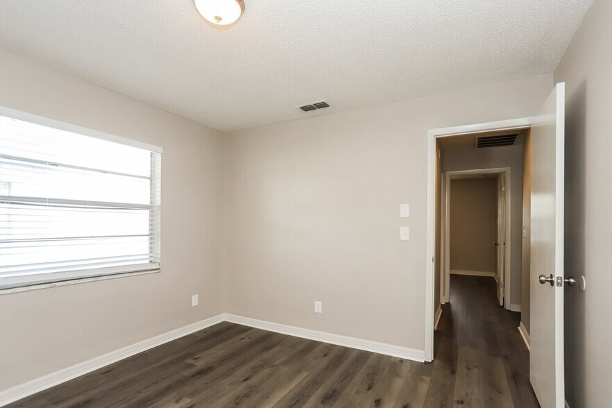 Building Photo - 11337 Blackbark Dr