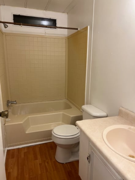 Building Photo - 5027 Henderson Cir