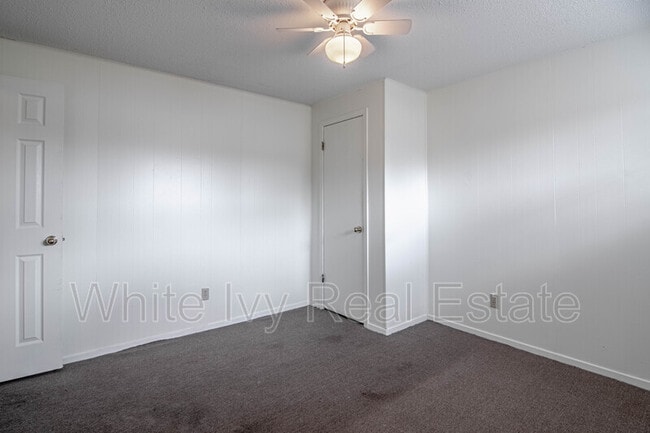 Building Photo - 137 Lee Ln