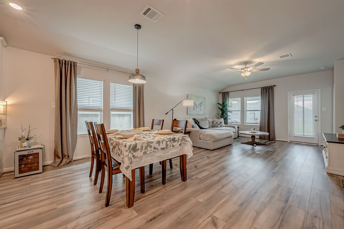 Building Photo - 2114 Cherryvale Dr