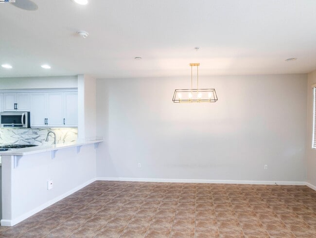 Building Photo - 912 Joree Ln