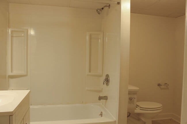 Building Photo - 3515 Parklawn Ave