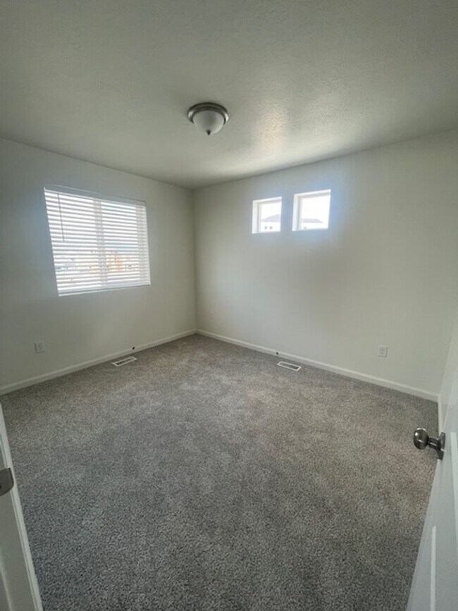Building Photo - NEW Saratoga Springs Home