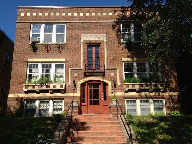 Primary Photo - 3012 James Ave S