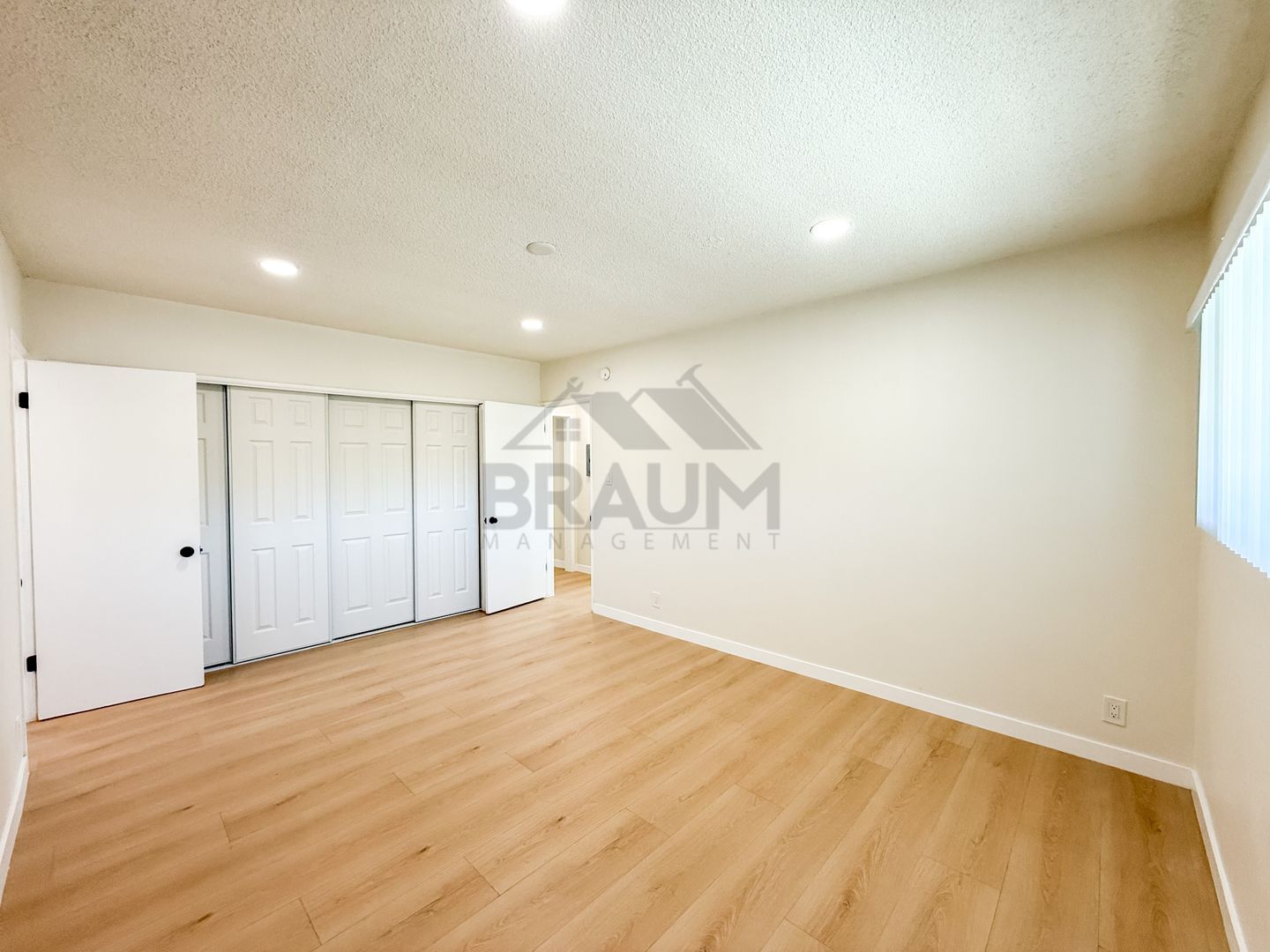Building Photo - 13129 Oxnard St