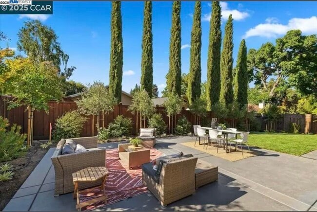 Building Photo - 132 Quinterra Ln