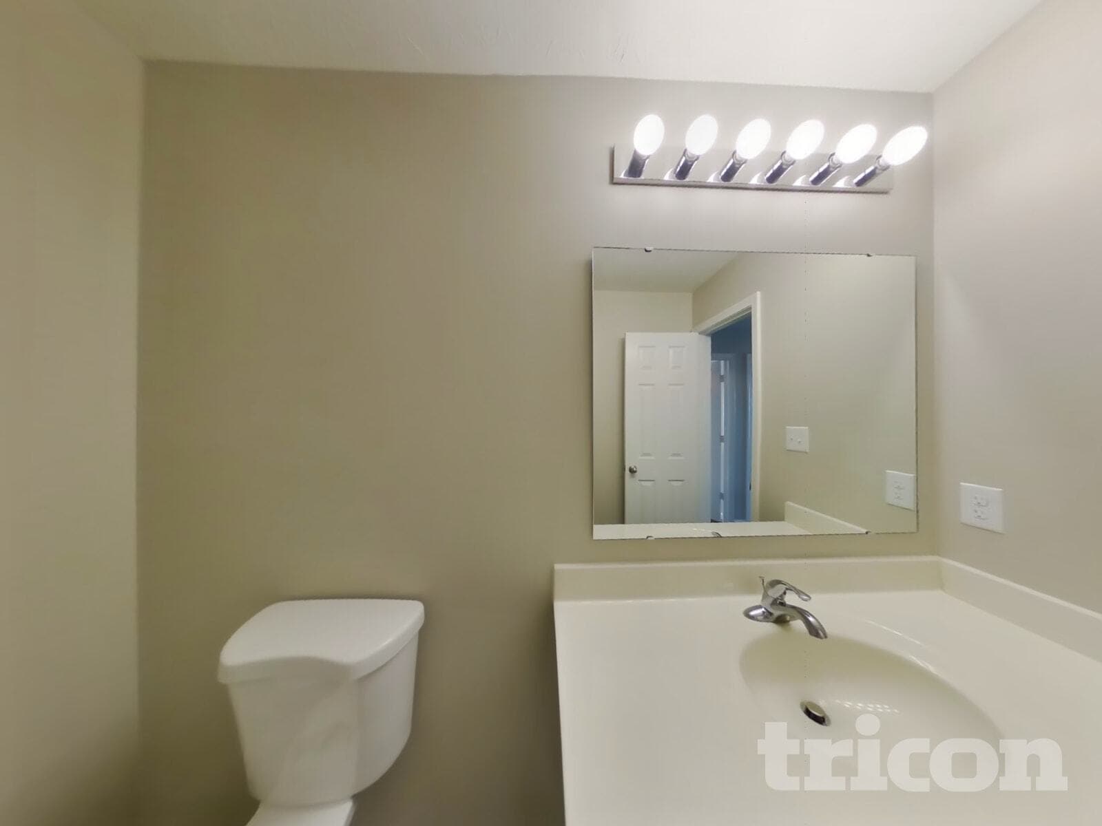 Building Photo - 2252 Silver Spoon Dr