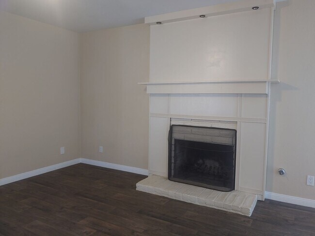 Building Photo - COMING SOON! Single Level 4 Bed/2 Bath in ...