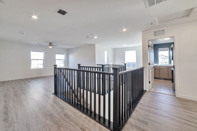 Building Photo - 10937 Parsley Ave