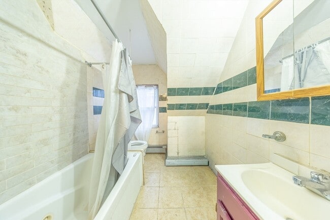 Building Photo - 31 Seattle St