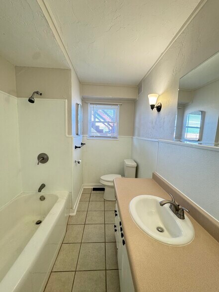 Building Photo - 6007 NW 32nd St