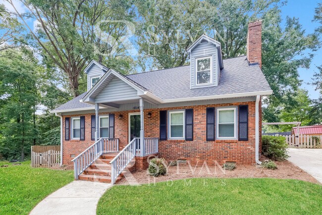 Building Photo - The living is easy in this 4 bedroom, 2 bathroom home