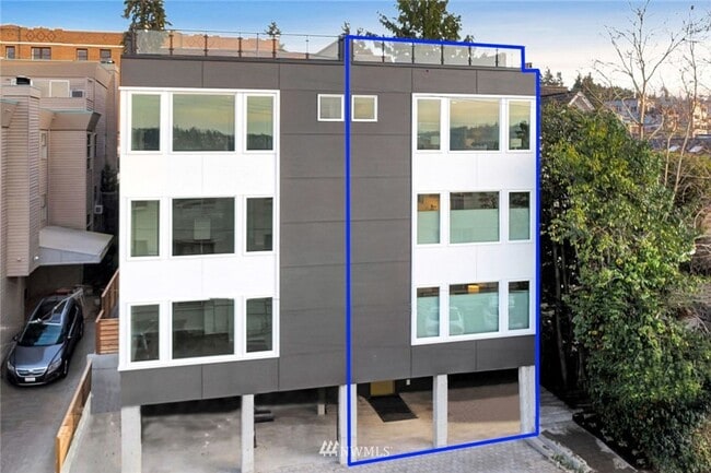Building Photo - 2Bd/2Ba Seattle Townhouse