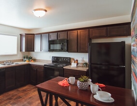 Building Photo - Bridgestone Crossing: 3-Story Payton V5