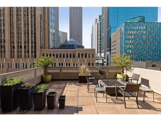 Building Photo - 601 S Marquette Ave