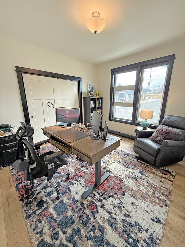 Building Photo - Modern Three Bedroom Townhome with Air Conditioning