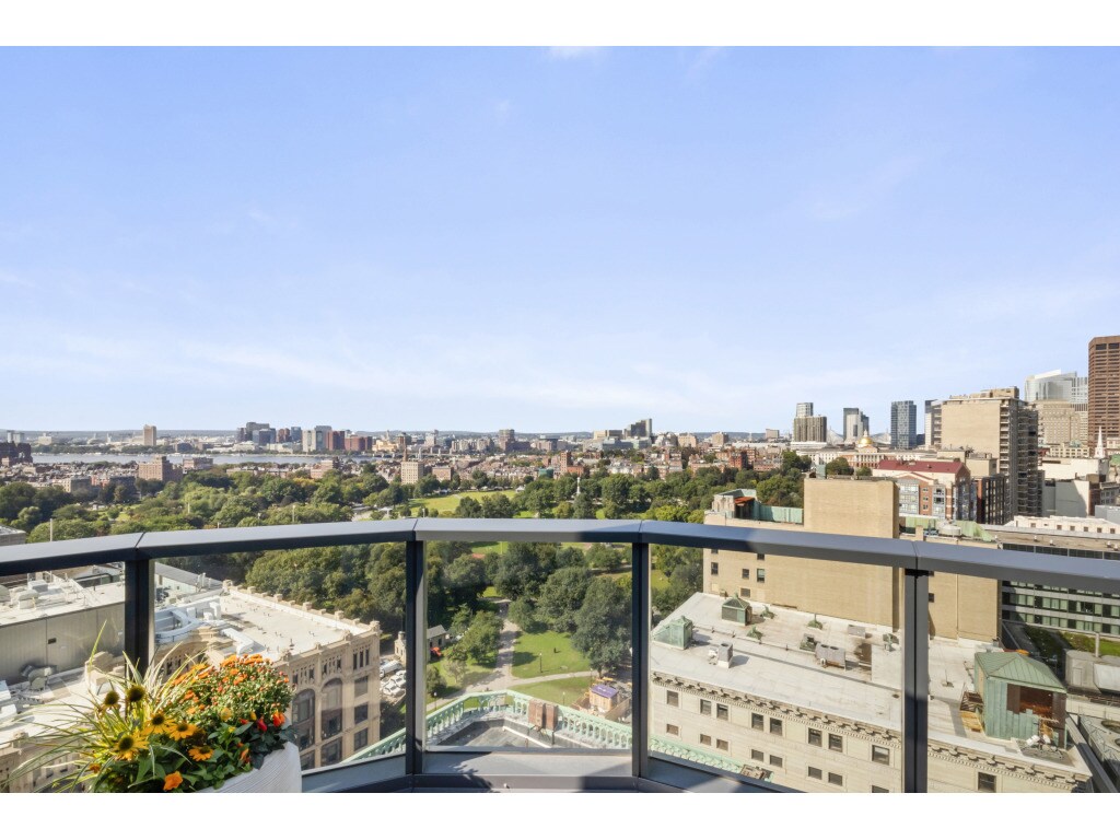 Building Photo - 55 Lagrange St