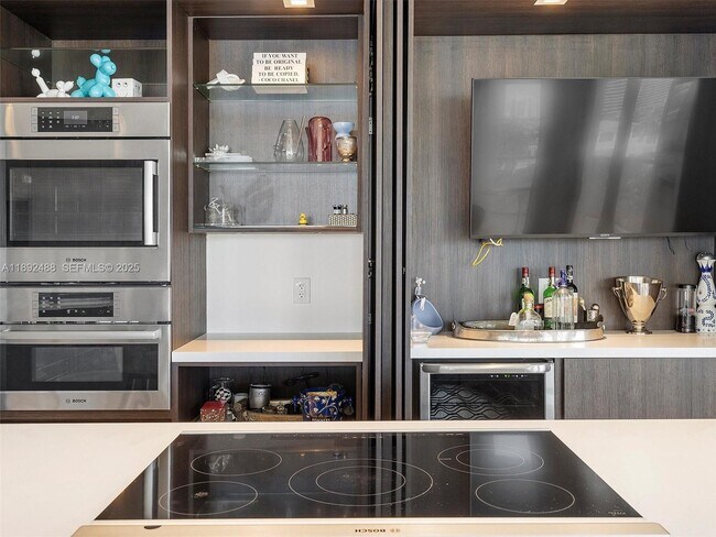 Building Photo - 4000 Island Blvd