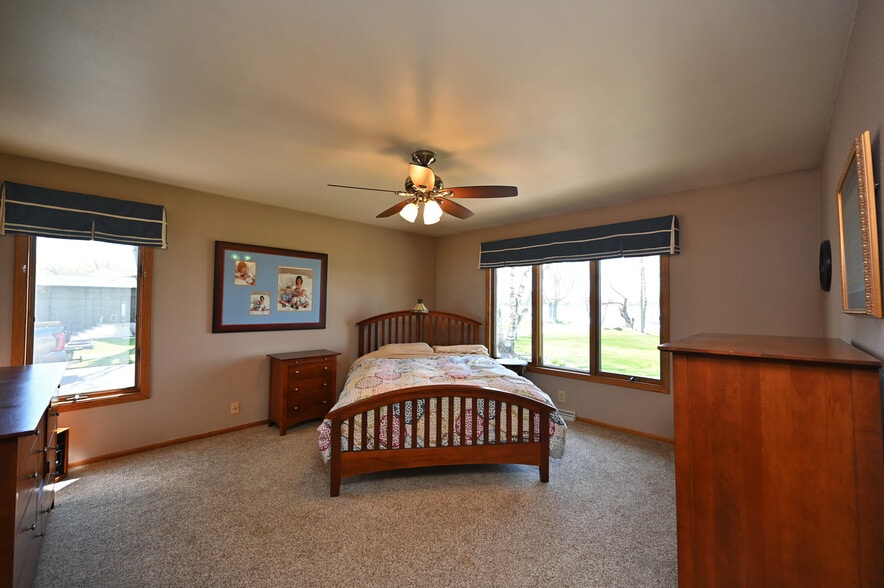 Building Photo - 202 Lac La Belle Dr