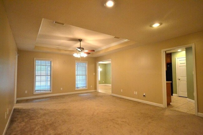 Building Photo - Spacious 3-Bedroom Home with Modern Amenities in Valdosta! Fenced in Backyard!