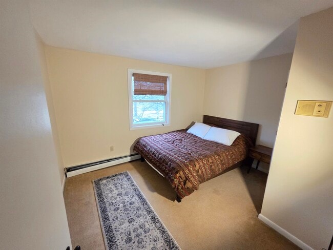 Building Photo - 15 Broomstick Ln