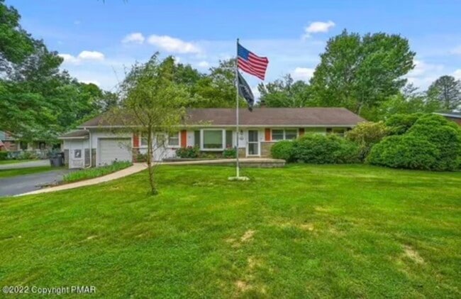 Building Photo - 400 Hemlock Dr