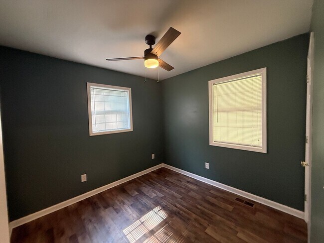 Building Photo - Cute 3 Bedroom Home on over an Acre in Ope...