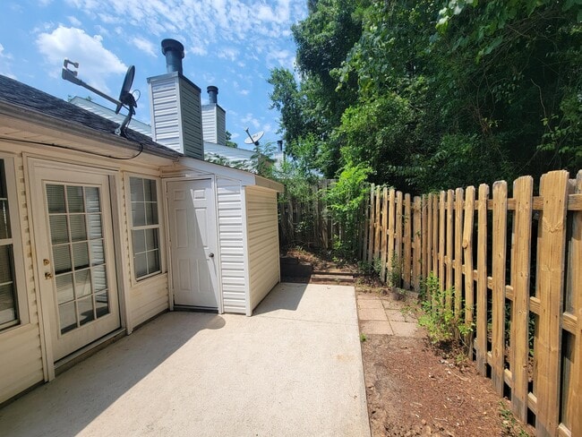 Building Photo - 42 Charlestowne Dr