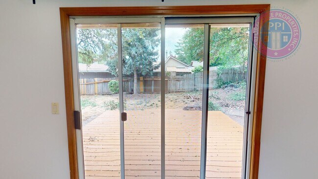 Building Photo - Single Level Ranch, Central Air, Large Yar...
