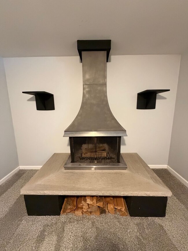 Building Photo - AVAILABLE NOW- 3 BED 2 BATH Home! Get 1/2 Off Your First Months Rent!