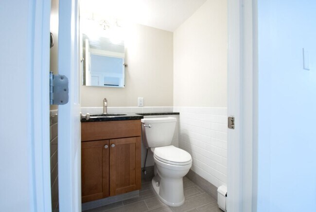 Building Photo - 76 Main St