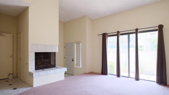 Building Photo - La Jolla 3BR/2.5BA Townhouse @ Eastbluff N...