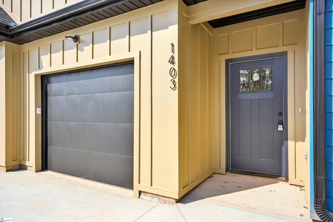 Building Photo - 1403 Lake Bowen Dam Rd