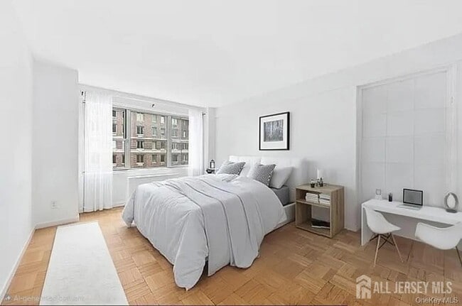 Building Photo - 77 W 55th St