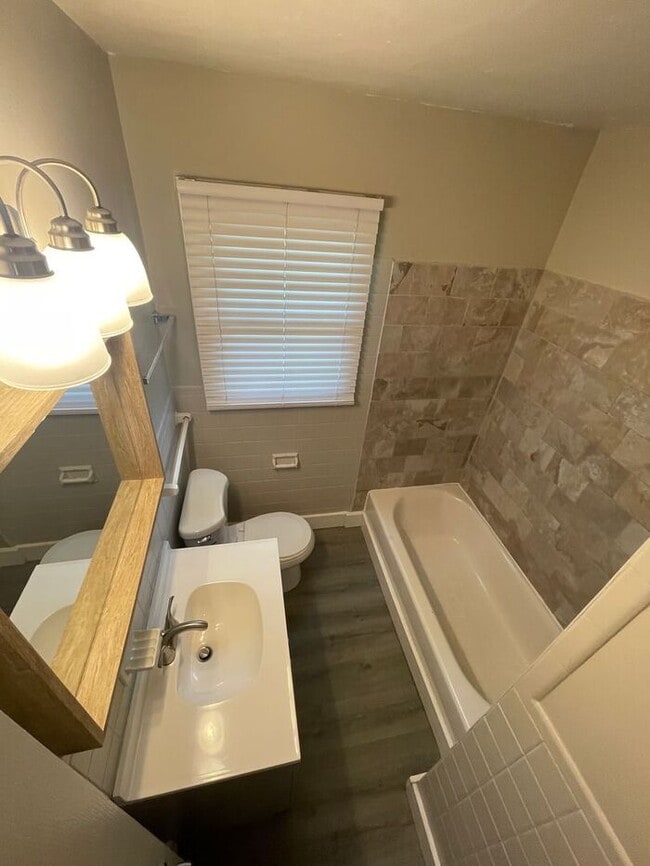 Building Photo - Lovely 3-Bedroom Home in a Great Location ...