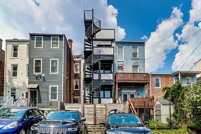 Building Photo - Amazing Victorian Two-level unit  in Colum...