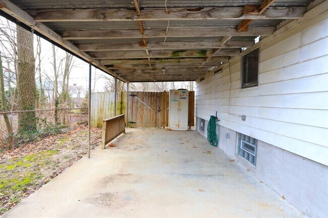 Building Photo - Sycamore Twp - Charming 2 bed 1 bath bungalow