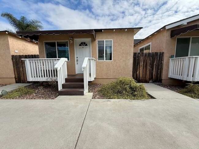 Building Photo - Modern Bungalow with W/D + A/C! Assigned Parking Included & 1 Garage Storage!