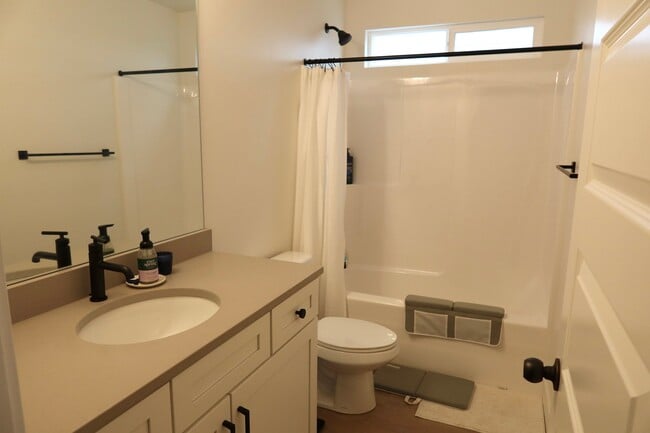 Building Photo - 4038 1180 N
