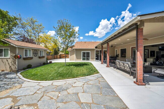 Building Photo - 6015 Stillmeadow Dr
